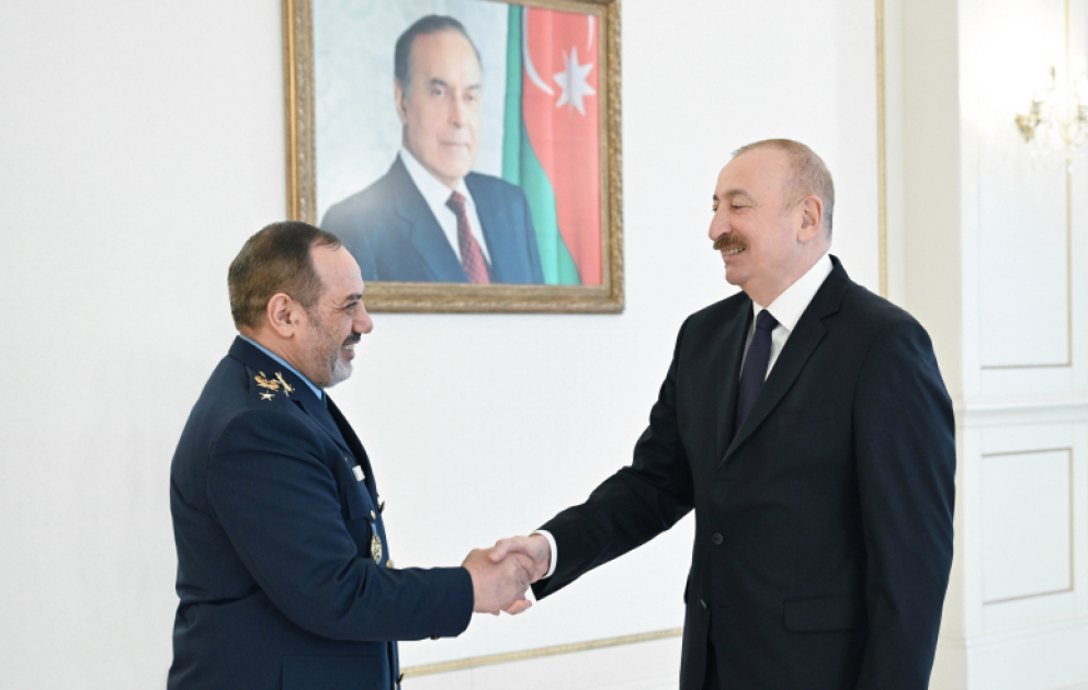Präsident Ilham Aliyev empfängt iranische Delegation um Verteidigungsminister