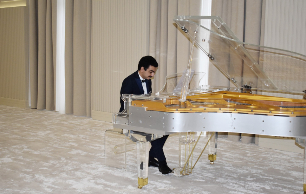 Musiqi ilə aşılan sərhədlər: Qəbələdə autizmli pianoçunun konserti olub
