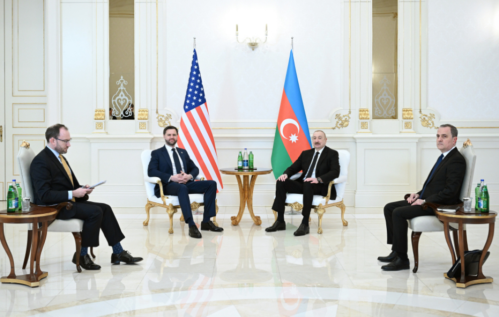 Aserbaidschans Präsident Ilham Aliyev und US- Vizepräsident treffen sich im engen Kreis