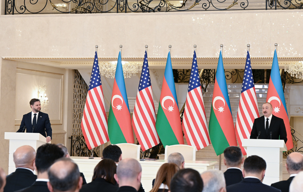 Aserbaidschans Präsident Ilham Aliyev und US-Vizepräsident James David Vance geben Presseerklärungen ab