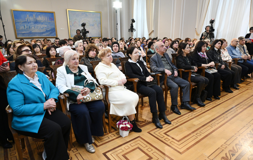 Xalq yazıçısı Elmira Axundovanın yaradıcılıq gecəsi keçirilib
