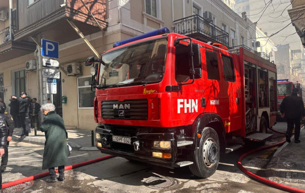 Yasamal rayonunda yaşayış binasında baş verən yanğın söndürülüb