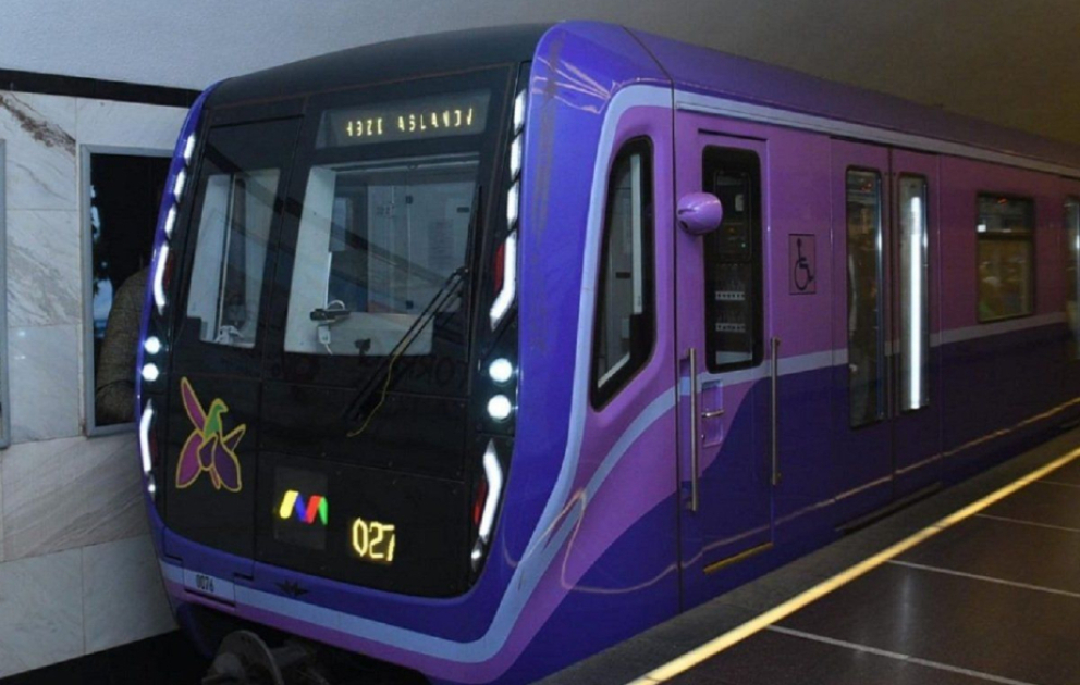 Metroda qatarların hərəkəti ləngiyir