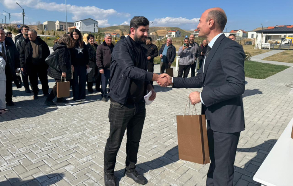 Horovlu kəndində daha 30 ailəyə evlərinin açarları təqdim olunub