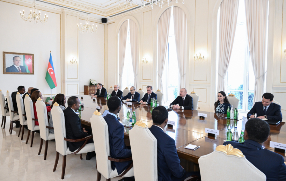 Präsident Ilham Aliyev und Premierminister Äthiopiens Abiy Ahmed Ali treffen sich in erweitertem Kreis