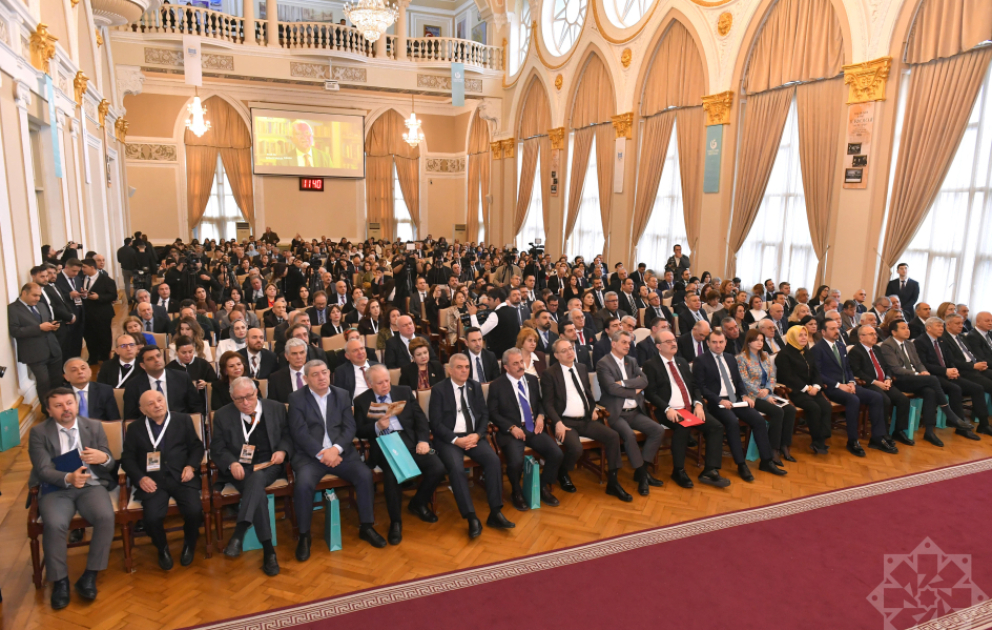 Birinci Türkoloji Qurultayın 100 illiyinə həsr olunmuş beynəlxalq elmi konfransın birinci günü başa çatıb