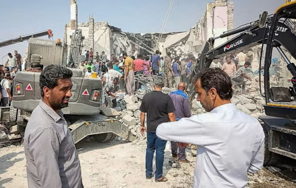 İranda məktəbə endirilən aviazərbə nəticəsində ölənlərin sayı 148-ə çatıb