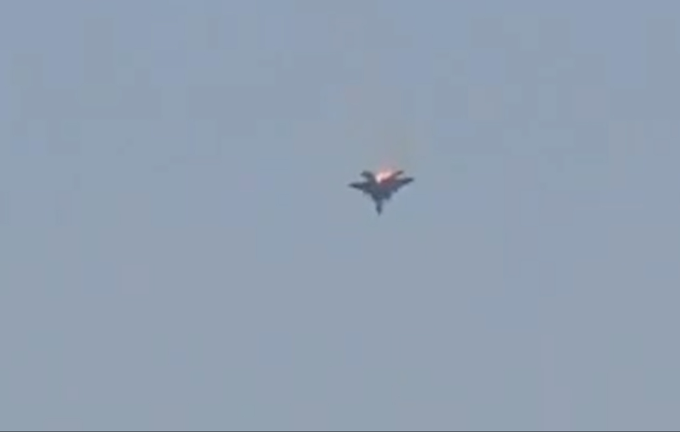 Təyyarə qəzaya uğradı, pilot paraşütlə endi