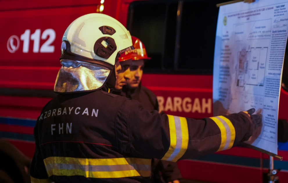 Şərti yanğın “söndürülüb”, “zərərçəkmişlər ilkin yardım” göstərilməklə təxliyə olunublar - Metroda təlim