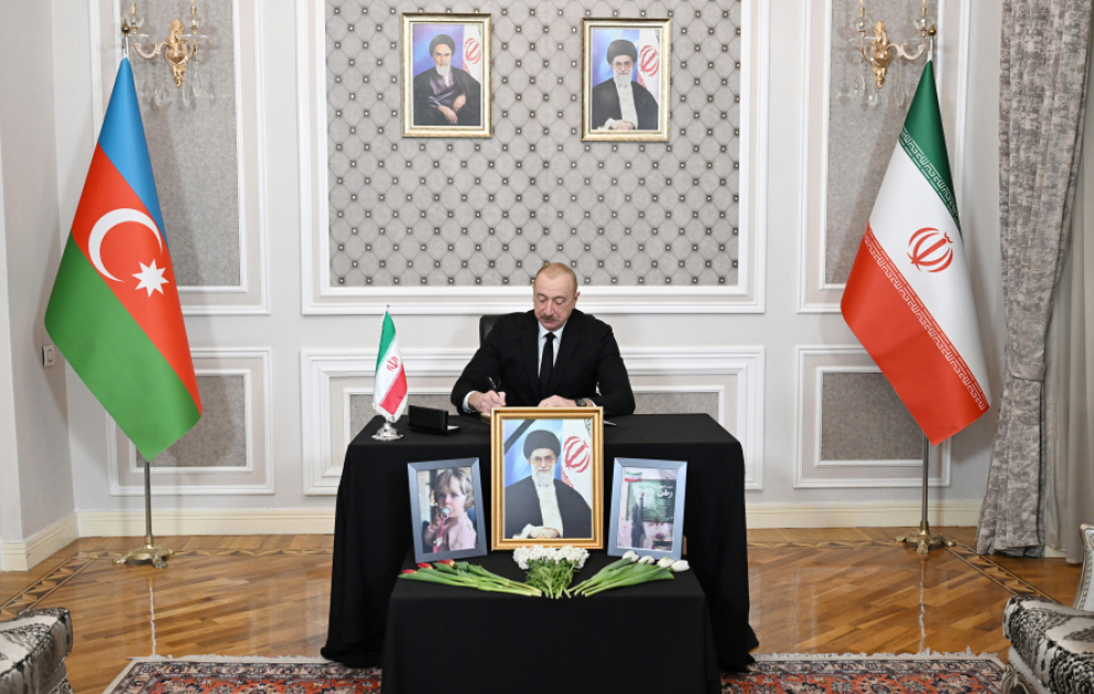Le président azerbaïdjanais rend visite à l’ambassade d’Iran à Bakou