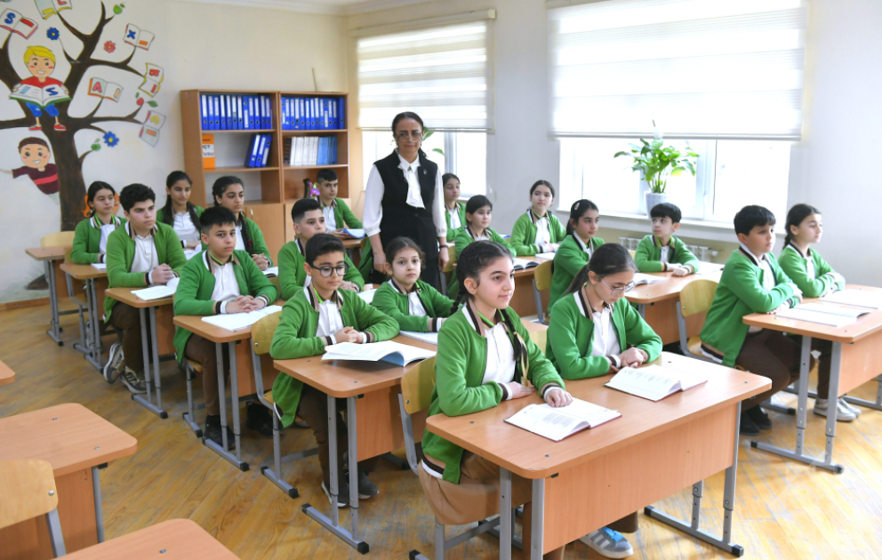 Səməd Vurğunun unudulmaz misraları məktəblilərin ifasında