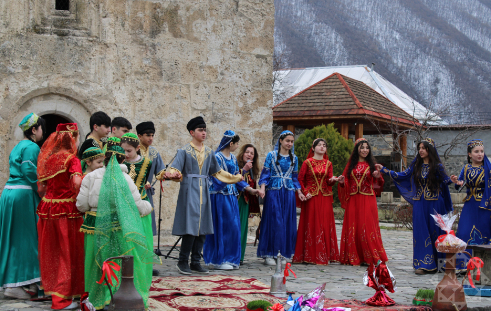 Dağlar qoynunda Yel çərşənbəsi: Şəkidəki Alban məbədində çərşənbə tonqalı qalandı