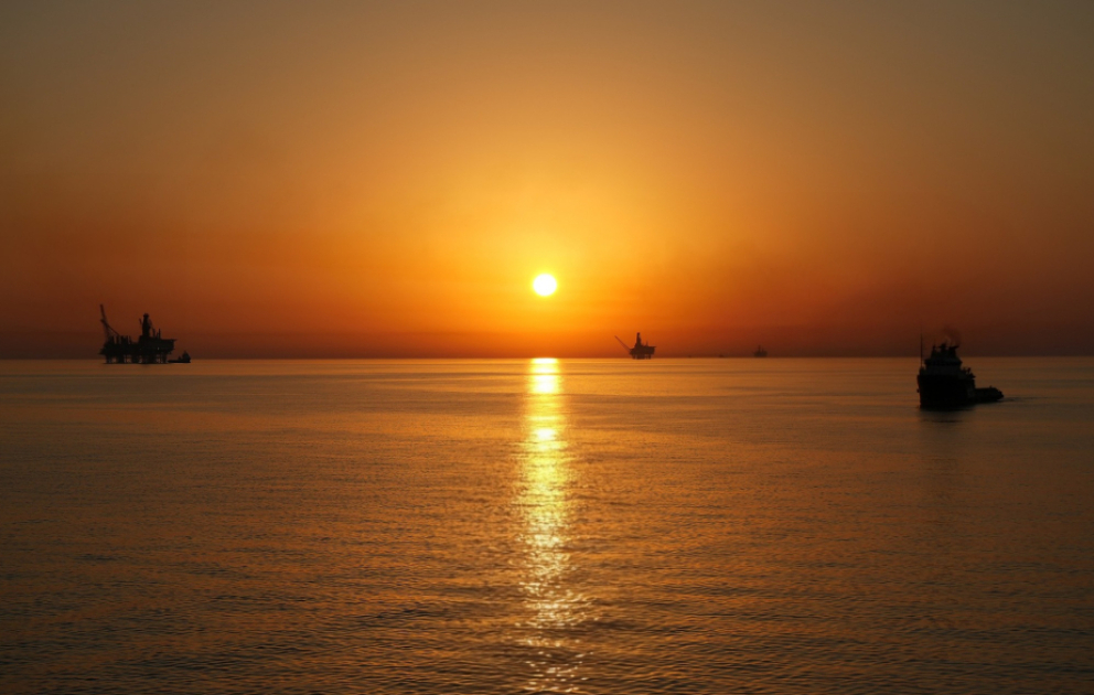 Azerbaijani oil price drops by $1 in global markets