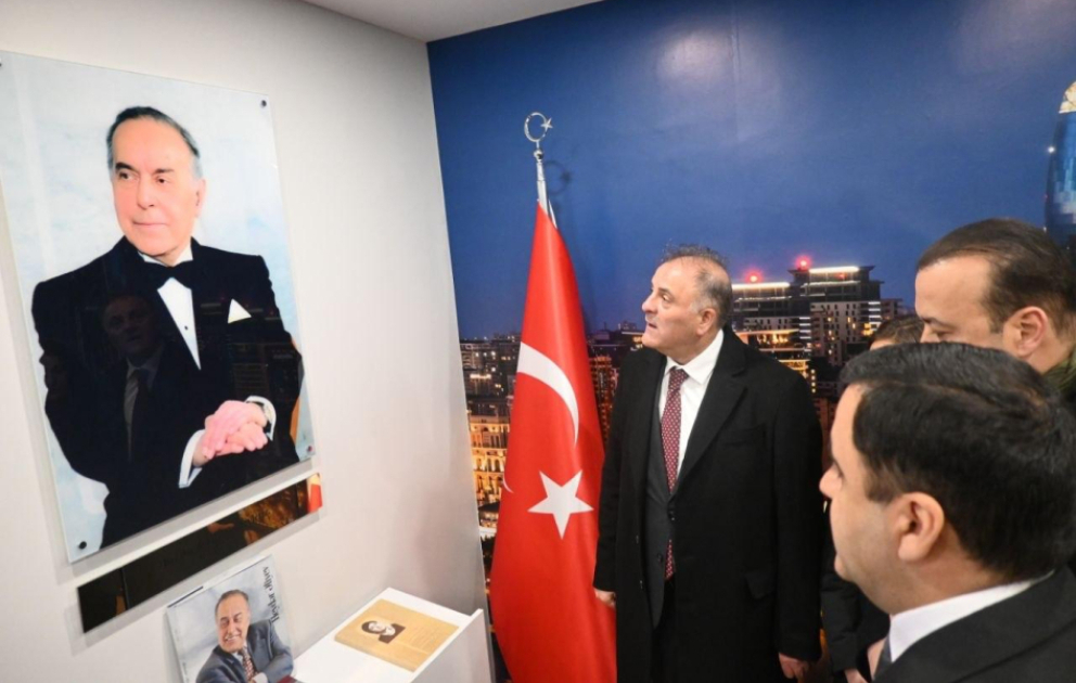 İstanbulun Topqapı Mədəniyyət Parkında Azərbaycan evinin yenilənmədən sonra açılışı olub
