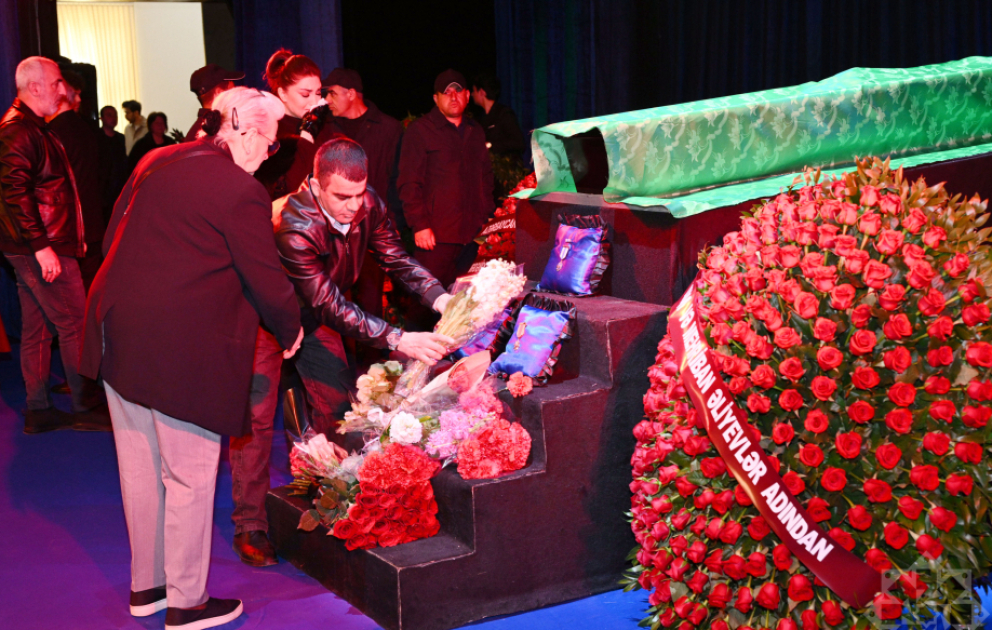 Xalq artisti Rasim Balayev son mənzilə yola salınıb