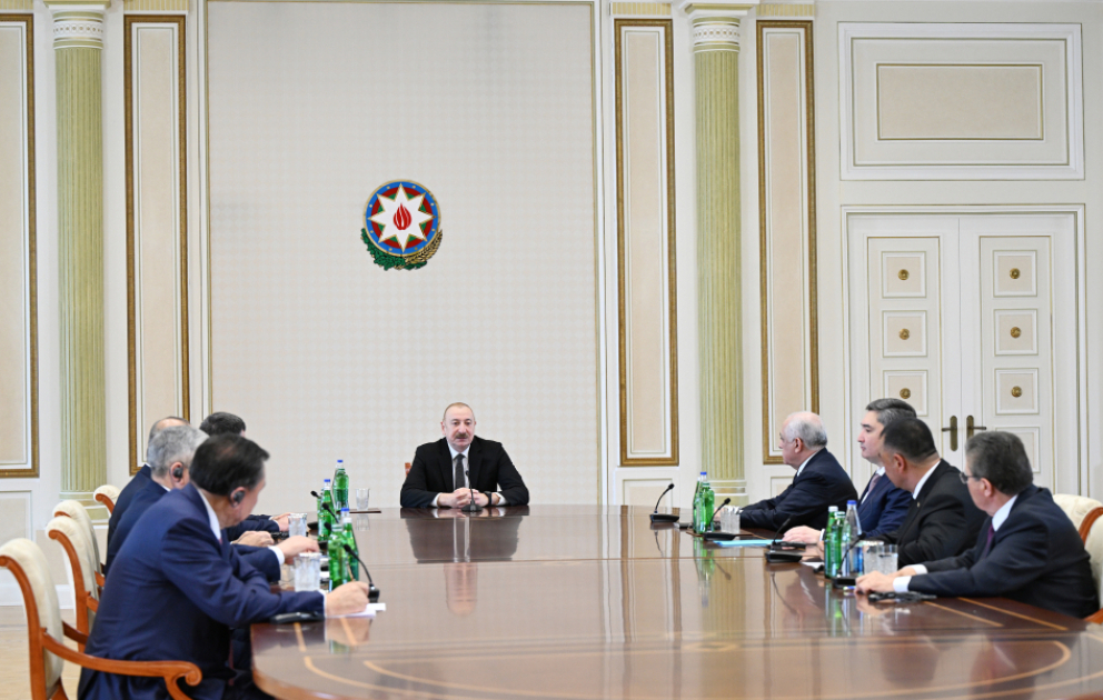 Präsident Ilham Aliyev empfängt Teilnehmer des Treffens der Regierungschefs der OTS-Mitgliedstaaten