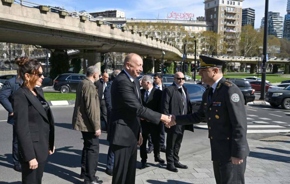 President Ilham Aliyev visited Heroes Memorial in Tbilisi