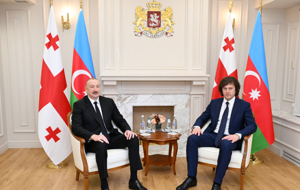 Präsident Ilham Aliyev führt Vier-Augen-Gespräch mit Georgiens Premierminister Irakli Kobakhidze