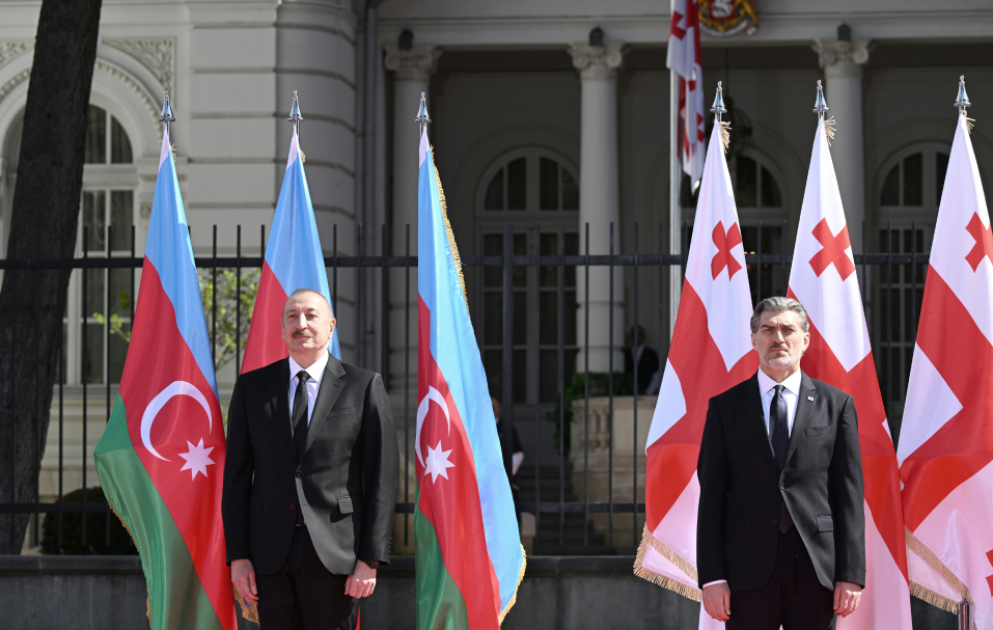 Prezident İlham Əliyevin Tbilisidə rəsmi qarşılanma mərasimi olub
