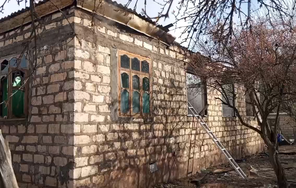 Beyləqanda ev yanıb