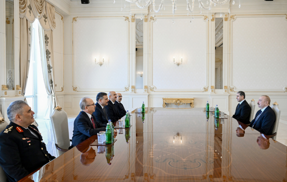 Präsident Ilham Aliyev empfängt türkischen Innenminister