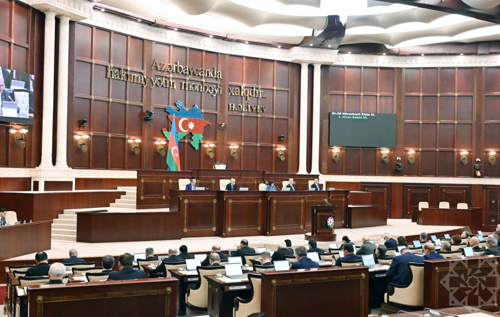 Parlamentin iclasında 11 məsələ müzakirə olunub