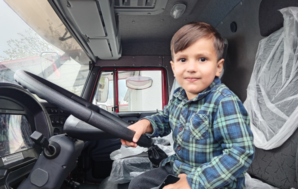 “KamAZ” hədiyyə edilən balaca Ayazın atası: Doğma yurda qayıdış bizim üçün çox əlamətdar oldu