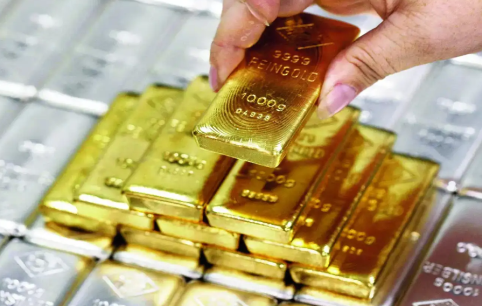 Gold and silver prices fall on global markets
