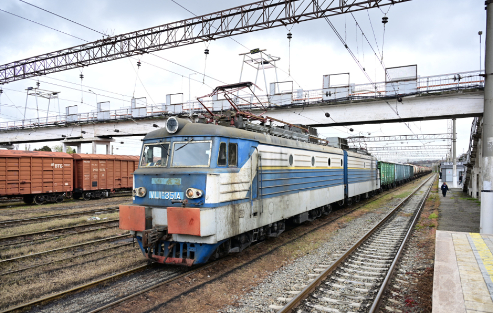 Azerbaijan sends another batch of oil products and fertilizer to Armenia