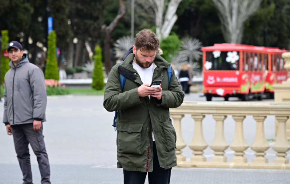 Bir anlıq təsəvvür edin: nə zəng var, nə mesaj, nə də sosial şəbəkələr - REPORTAJ