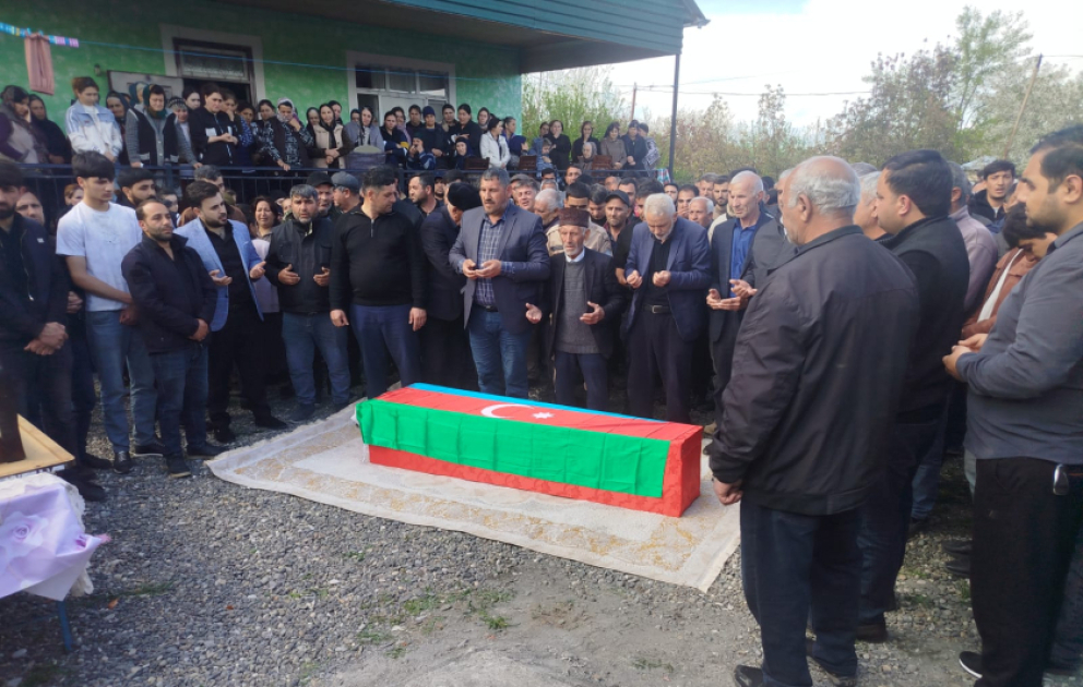 Mina partlayışının qurbanı olan ANAMA-nın əməkdaşı dəfn edilib