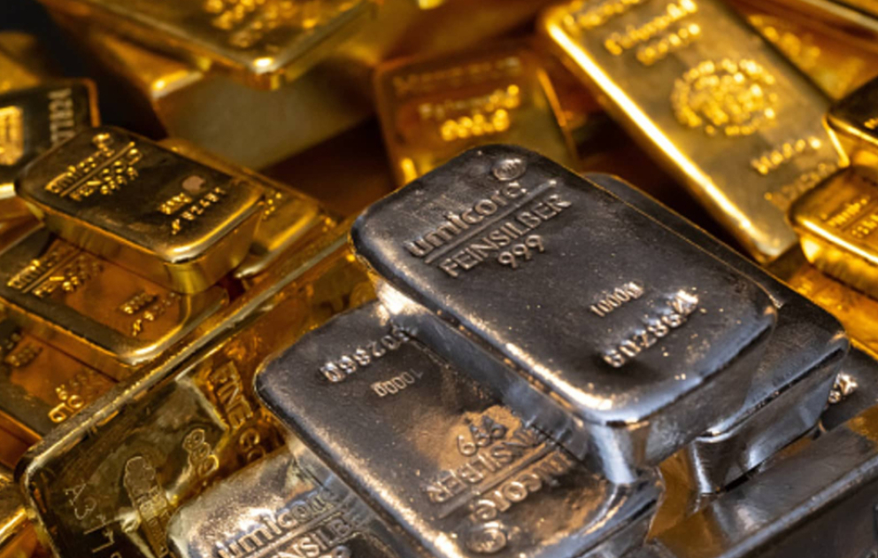 Gold and silver prices fall on global markets