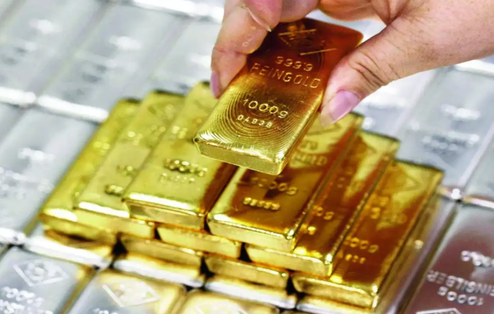 Gold and silver prices fall on global markets