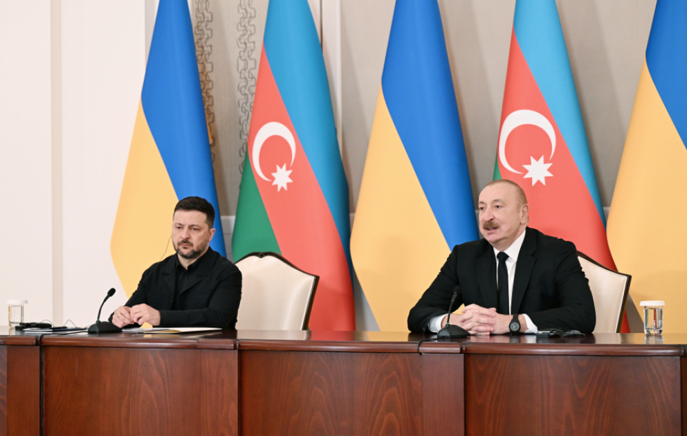 Les présidents azerbaïdjanais et ukrainien font des déclarations à la presse