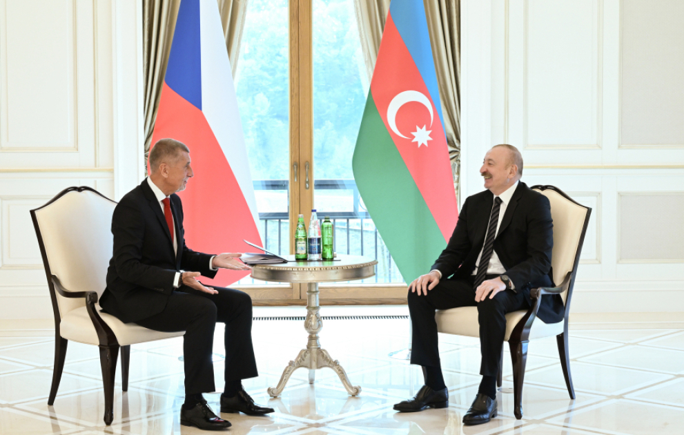 Entretien en tête-à-tête du président azerbaïdjanais et du Premier ministre tchèque à Guébélé