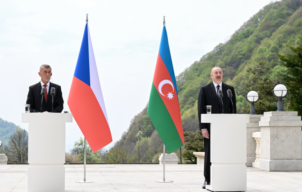 Le président Aliyev et le Premier ministre Babis font des déclarations à la presse