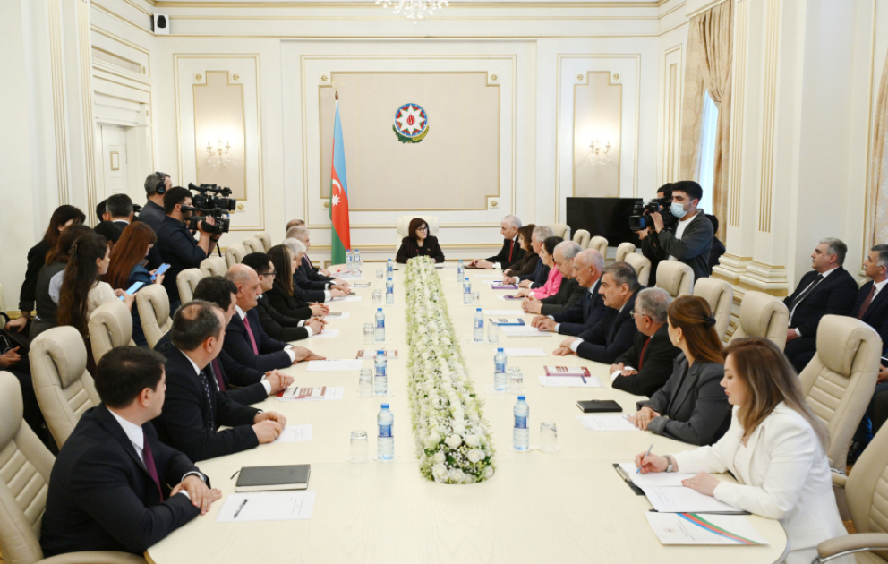Mərkəzi Seçki Komissiyasının sədrinin müavini və katibləri seçilib