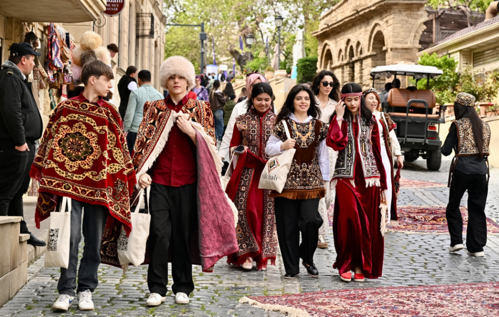 İçərişəhərdə sənət və ənənənin bayramı - Beynəlxalq Xalça Festivalı