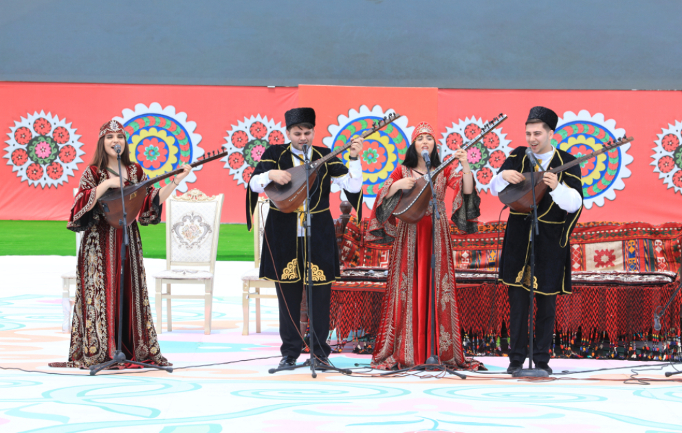 Özbəkistanda keçirilən beynəlxalq folklor festivalında Azərbaycan da təmsil olunub