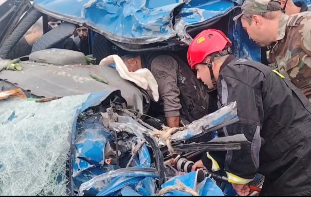 Ağdaşda yol qəzası - “TIR”la toqquşan “Mercedes”in sürücüsü öldü
