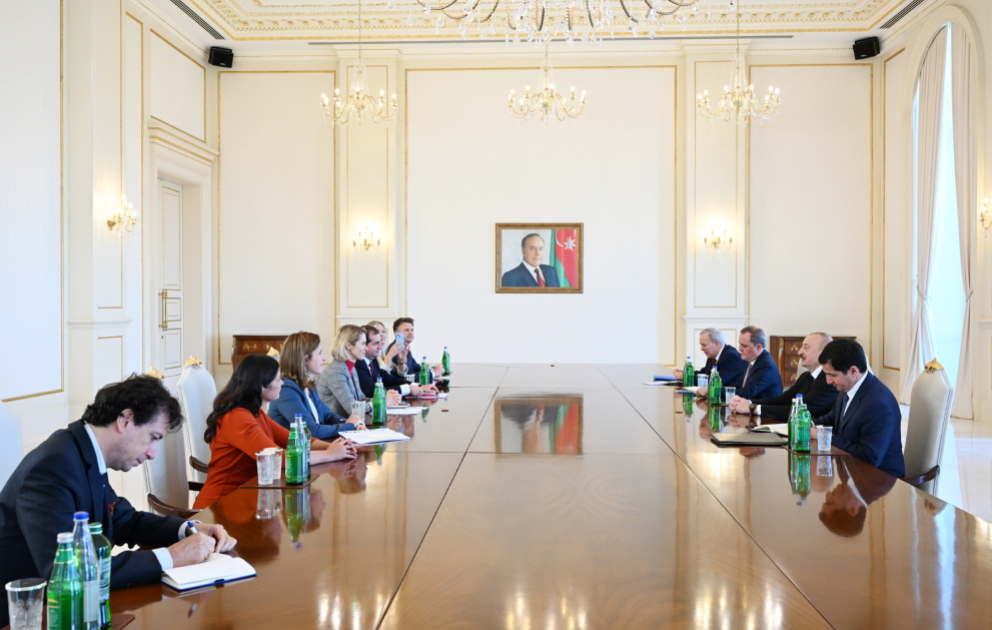 Präsident Ilham Aliyev empfängt Delegation unter Leitung der Hohen Vertreterin der Europäischen Union