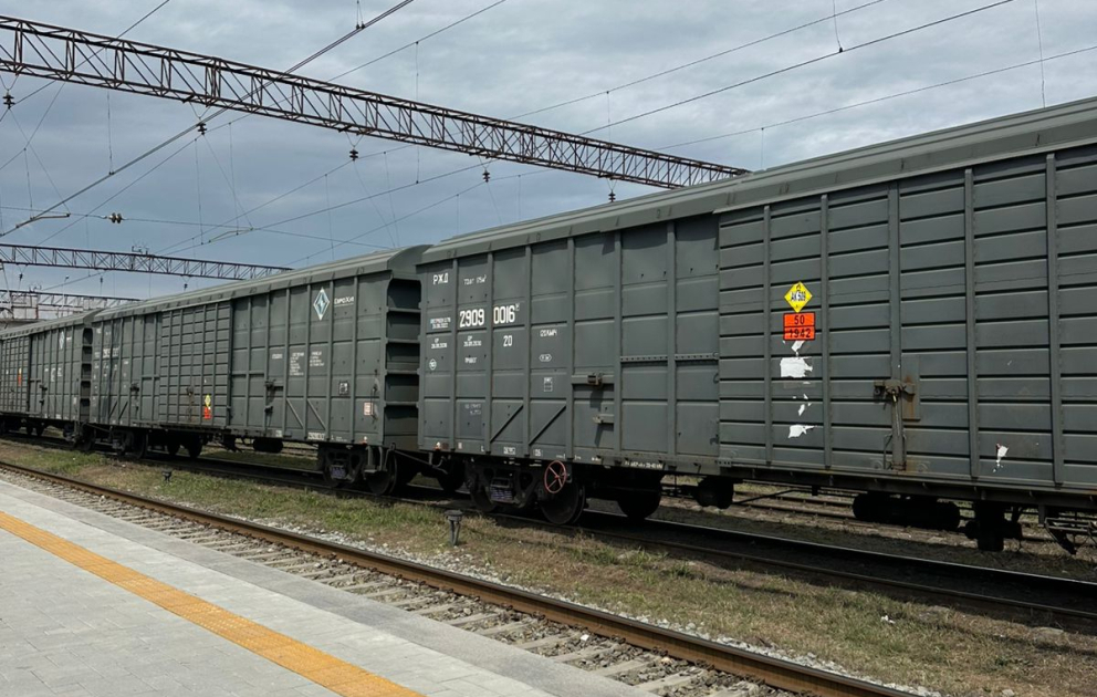 Через территорию Азербайджана транзитом в Армению отправлено еще 10 вагонов груза