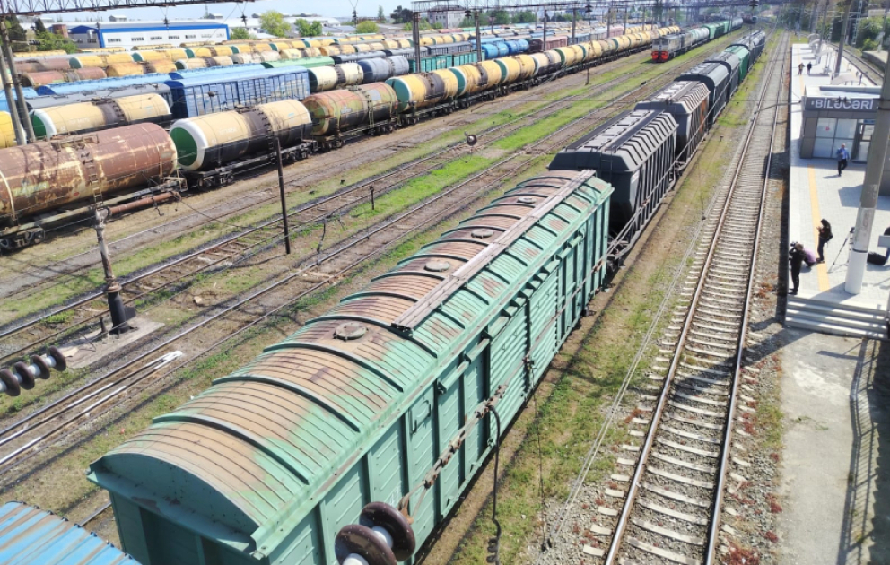 Через территорию Азербайджана транзитом в Армению отправлены очередные партии грузов