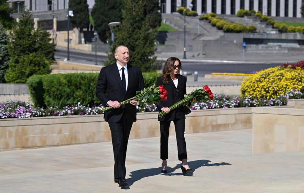 President Ilham Aliyev and First Lady Mehriban Aliyeva paid tribute to Azerbaijanis who died for Victory over fascism