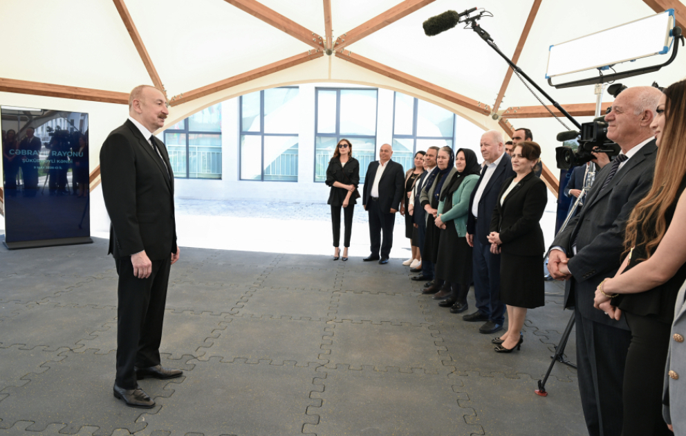 Prezident İlham Əliyev və birinci xanım Mehriban Əliyeva Cəbrayıl rayonunun Şükürbəyli kəndinə köçən sakinlərlə görüşüblər