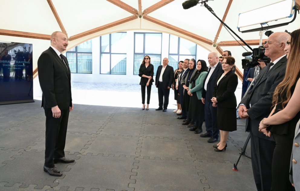 Prezident İlham Əliyevin sosial şəbəkə hesablarında Şükürbəyli kəndində sakinlərlə görüşü ilə bağlı paylaşım edilib