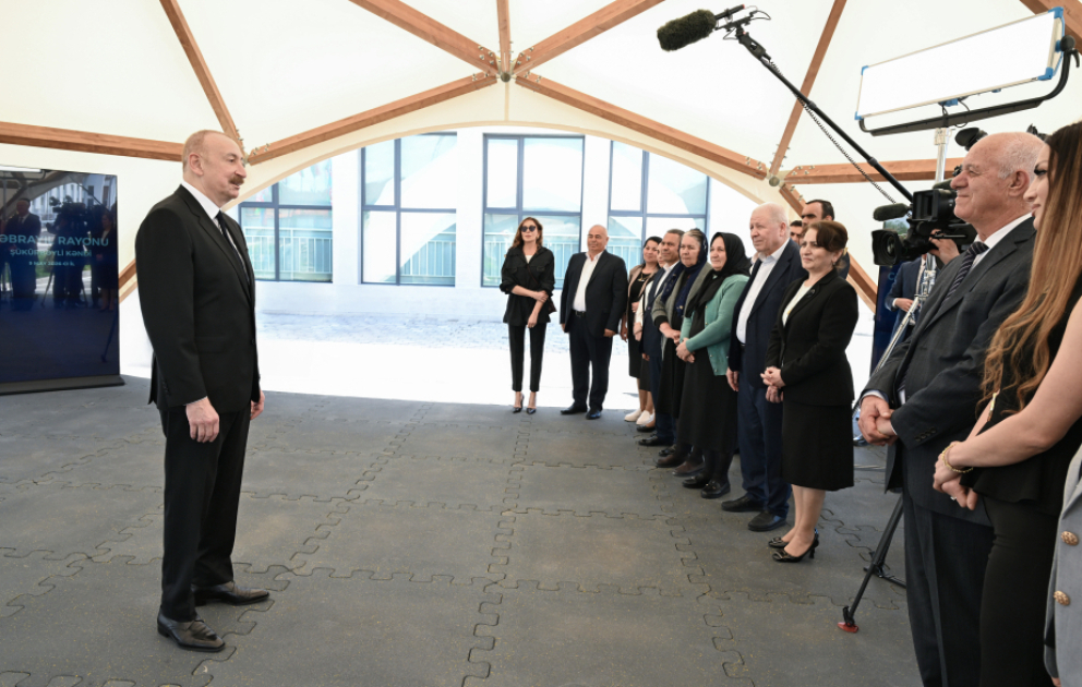 В аккаунтах Президента Ильхама Алиева в социальных сетях размещена публикация о его встрече с жителями в селе Шукюрбейли