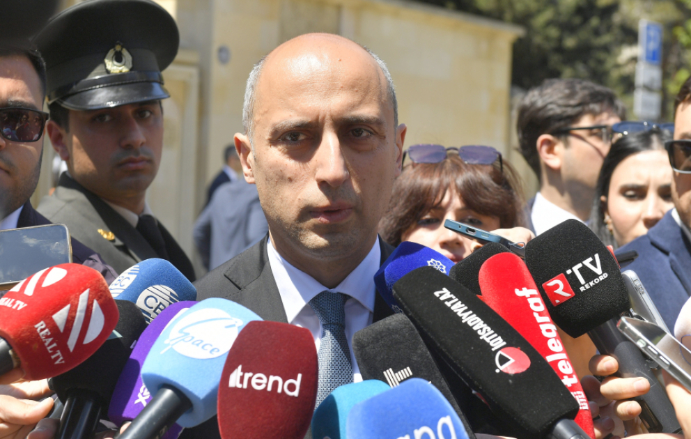 Emin Əmrullayev: Bəzi qəzalı məktəblər üzrə işlər mərhələli şəkildə davam etdirilir