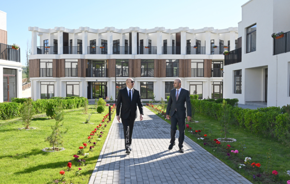 Präsident Ilham Aliyev trifft sich in der Stadt Zangilan mit Einwohnern und legt Grundstein für „Zangilan City Park Hotel“
