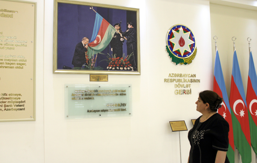 “Bayraqdar Türanə”nin unudulmaz görüşü - Heydər Əliyevin diqqətini çəkən gənc qızın xatirəsi